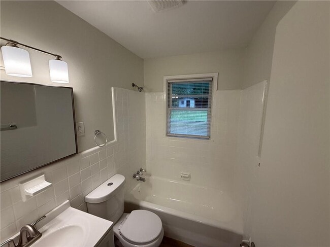 Building Photo - 3127 Latona Dr SW