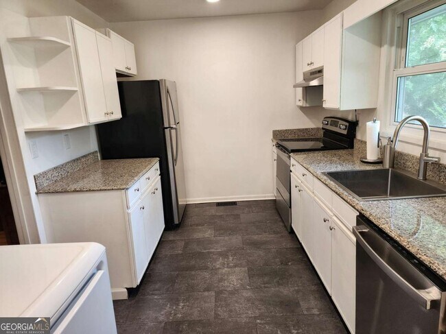 Building Photo - 2037 Lively Ridge Rd NE