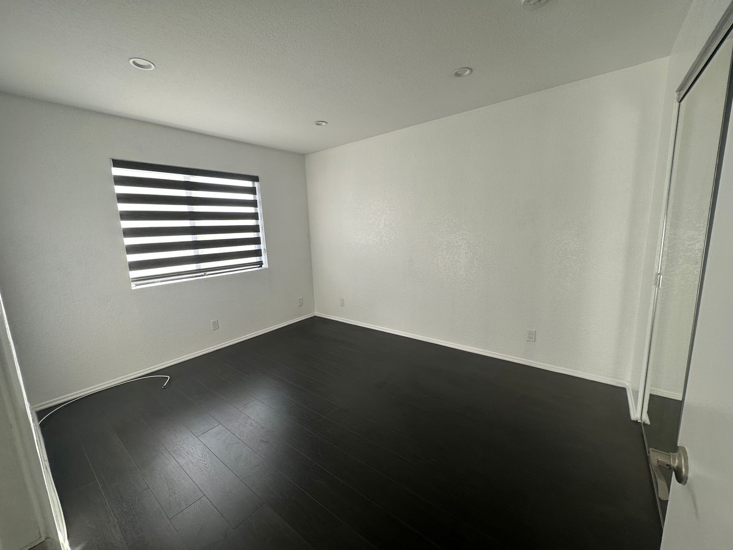 Building Photo - 827 S Wilton Pl