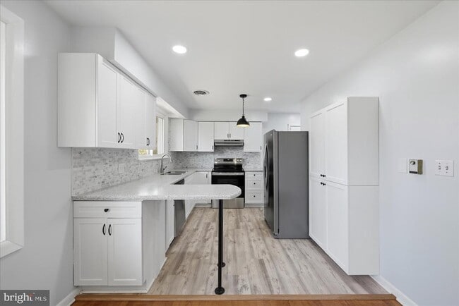 Building Photo - 210 Stafford Dr