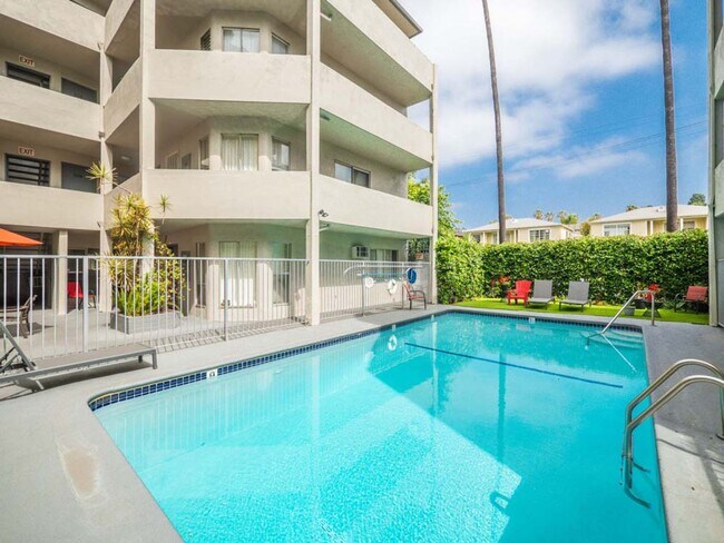 Building Photo - 1815 N. Harvard Blvd