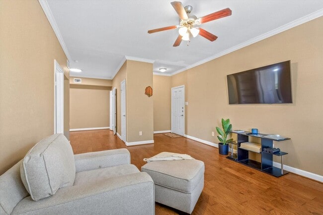 Building Photo - 2255 Braeswood Park Dr
