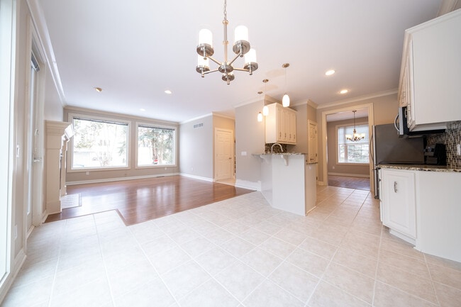 Building Photo - 3290 N Shore Dr