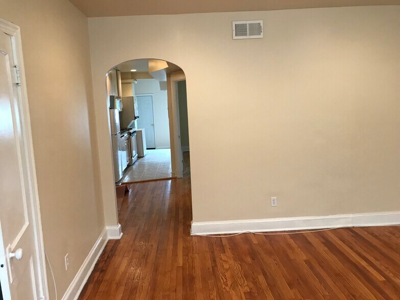 Living Room -12x16 - 2821 7th St NE