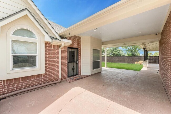 Building Photo - 30062 N Fulshear Dr