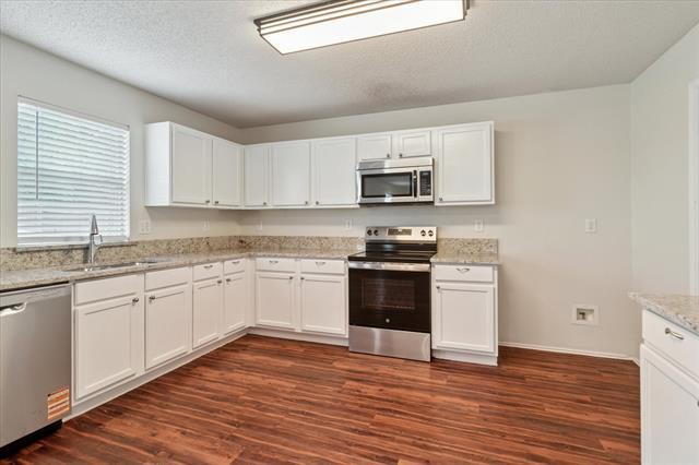Building Photo - 2309 Maple Dr