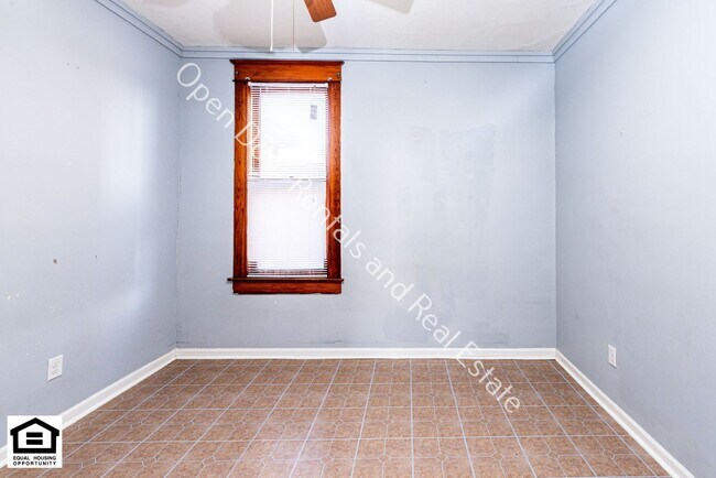 Building Photo - 928 Putnam St