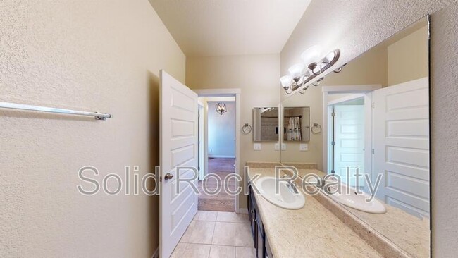 Building Photo - 1097 Antrim Loop