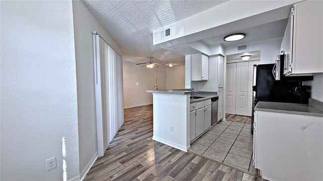 Building Photo - 1037 S Hiawassee Rd