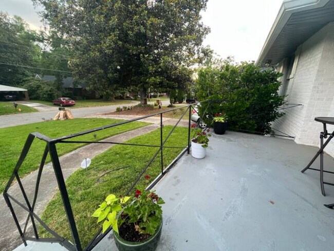 Primary Photo - 418 Sargent Dr SE
