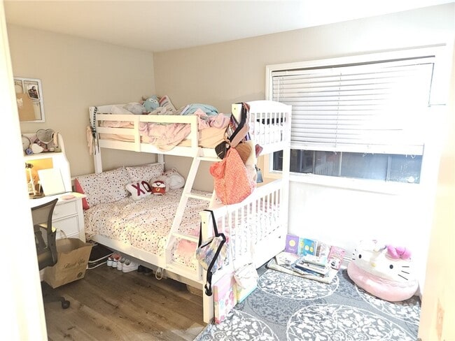 Building Photo - 545 S Ranch View Cir