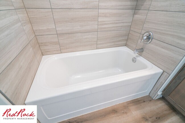 Building Photo - Adorable Stand Alone 4 Bedroom Corner Unit with Fully Fenced Backyard. Small Dogs Welcome.