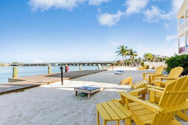 Building Photo - 28532 Channel View Dr