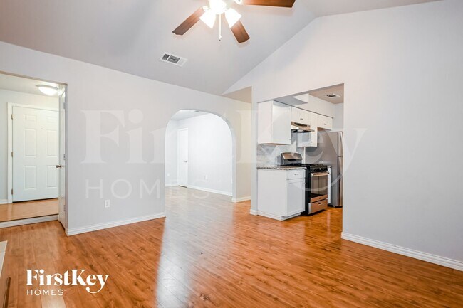 Building Photo - 302 Shorewood Dr