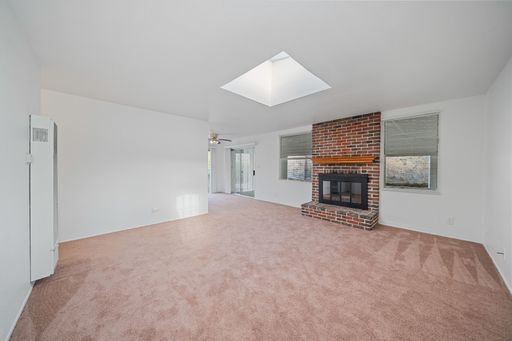 Building Photo - San Diego New Years Special Two Weeks FREE 3 bed /2 bath Home w Garage, Enclosed Patios, Fireplac...