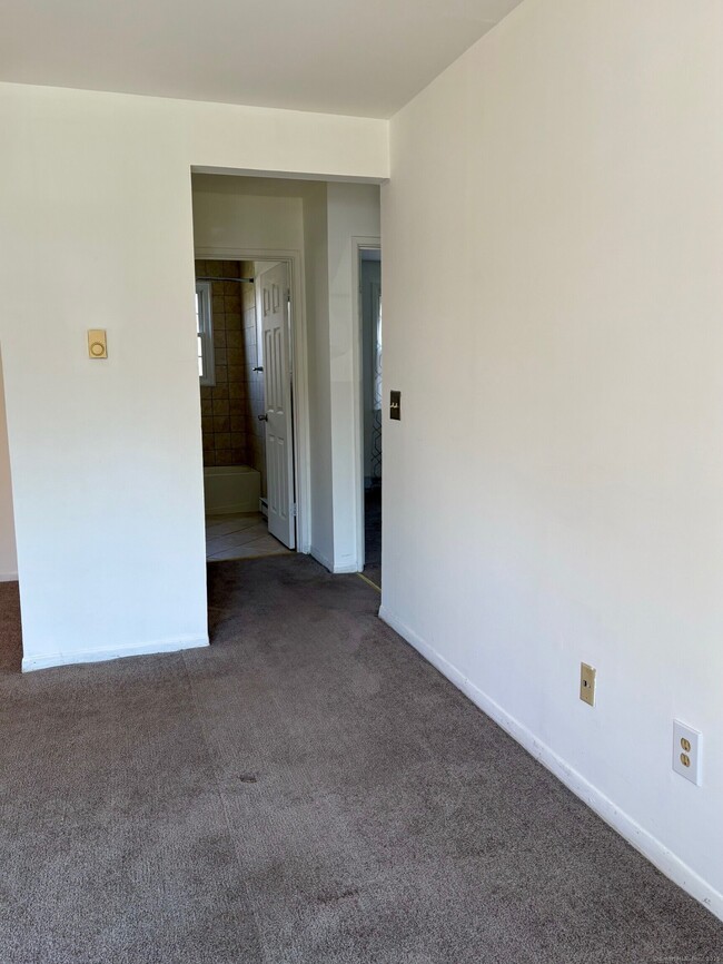 Building Photo - 39 Briarwood Ln
