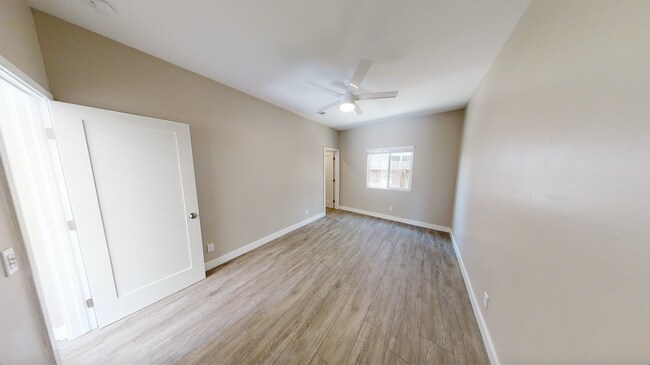 Building Photo - PRIVATE YARD!! 4BD/2BR, Corner of Tipton a...