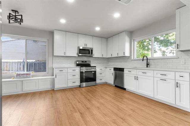 Building Photo - 414 Hallmark Dr