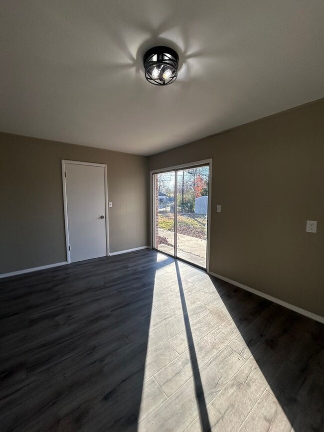 Building Photo - 3-Bedroom, 2-Bath Home in Prime Location!