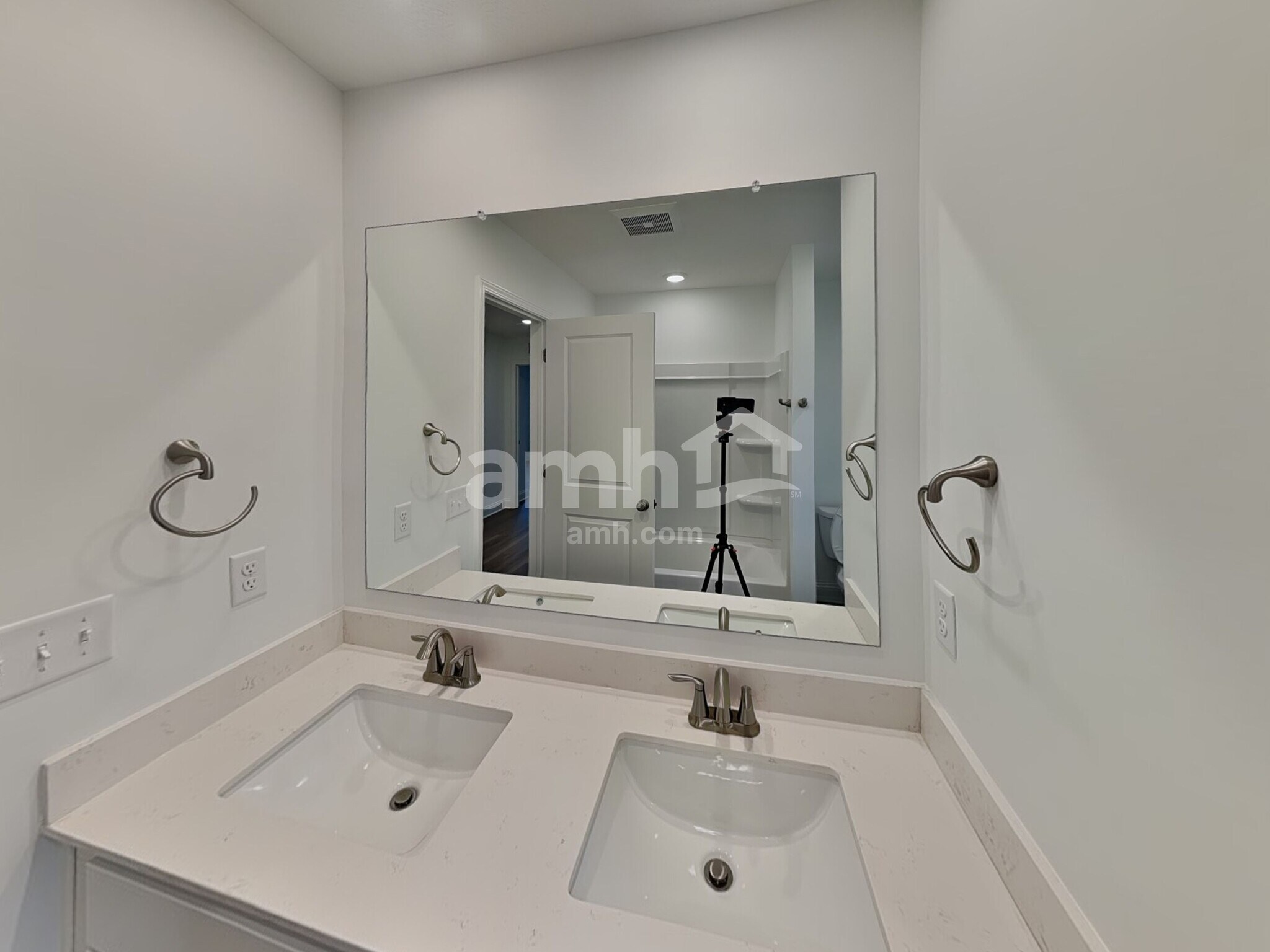 Building Photo - 205 Kramer Mills Dr