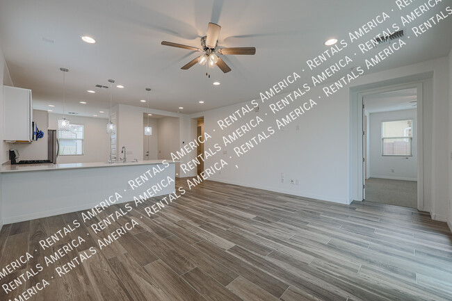 Building Photo - 5938 N 90th Dr