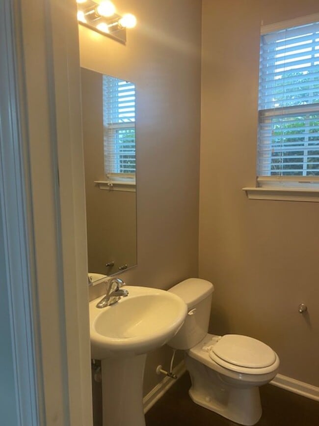 Building Photo - 203 Linfoot Ct
