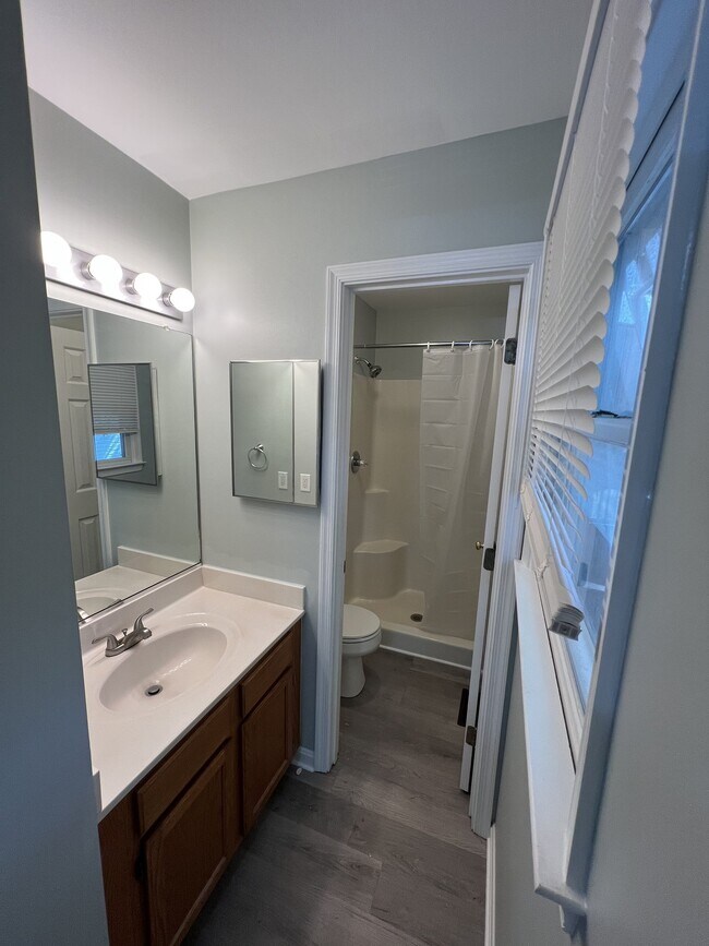 Building Photo - 6215 Forest Grove Dr