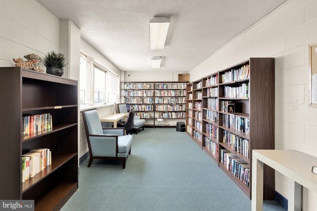 Building Photo - Sun-Filled 1BR/1.5BA with Garage Parking in The Willoughby!