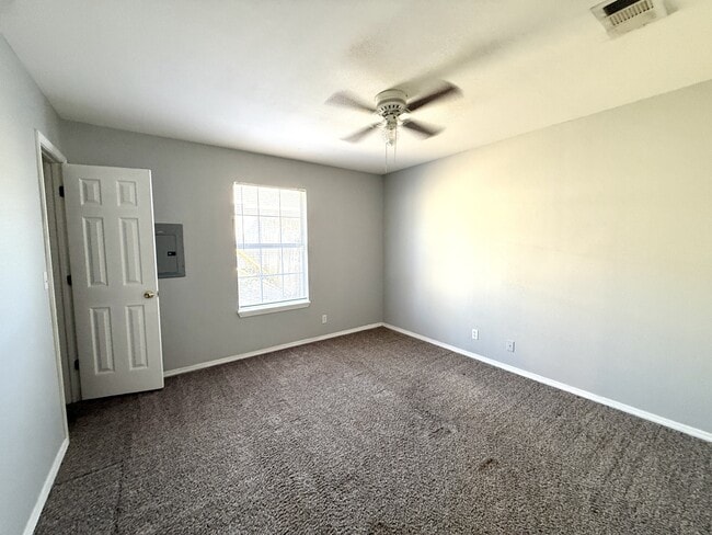 Building Photo - 2412 Cimmaron Dr