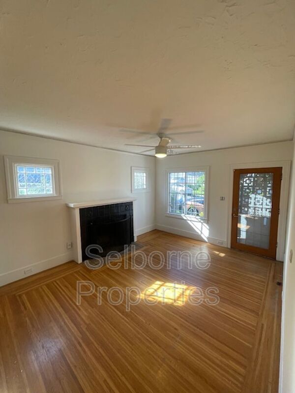 Building Photo - 1424 E 20th St