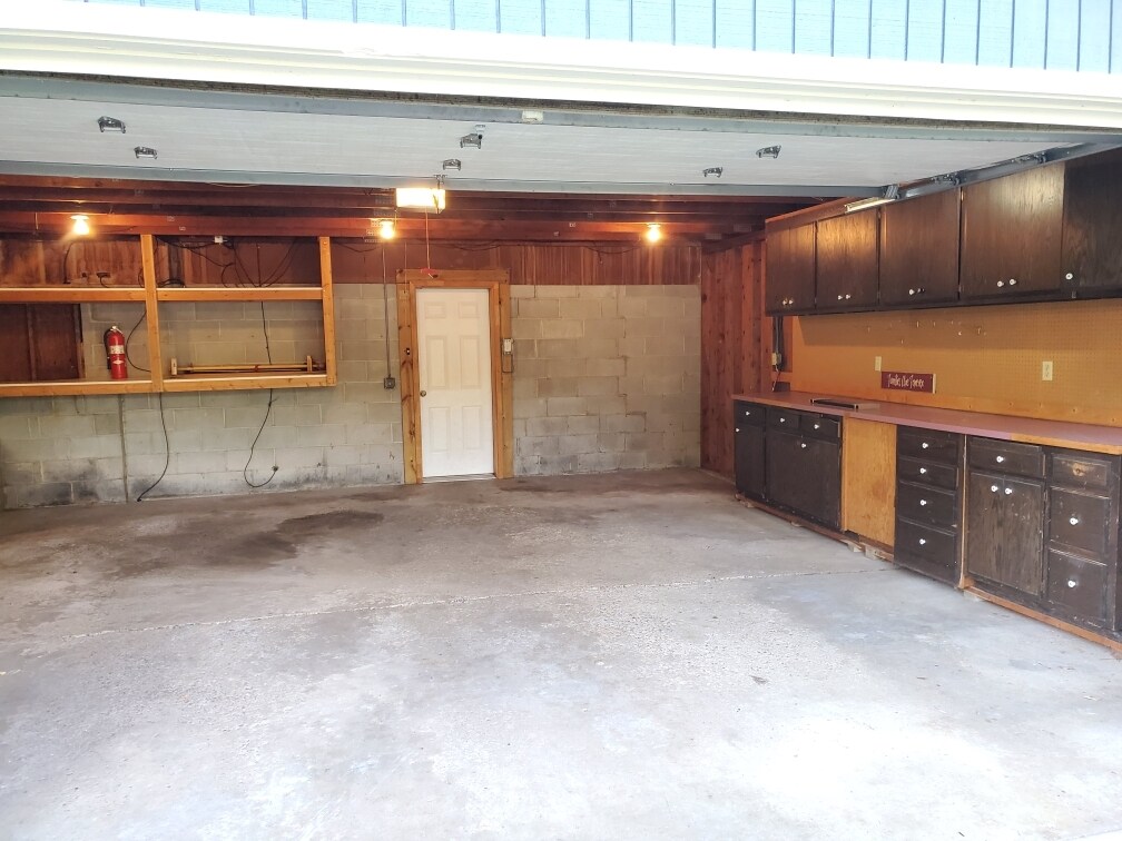 Building Photo - 2117 Fern Ln