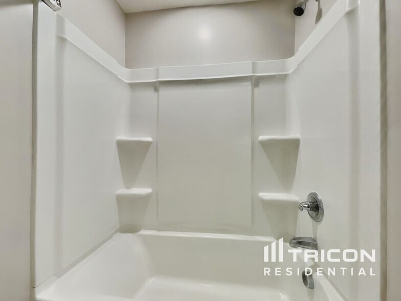 Building Photo - 50 Gallery Park Dr