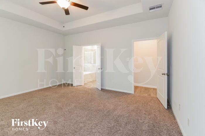 Building Photo - 127 Lk Wy Cir