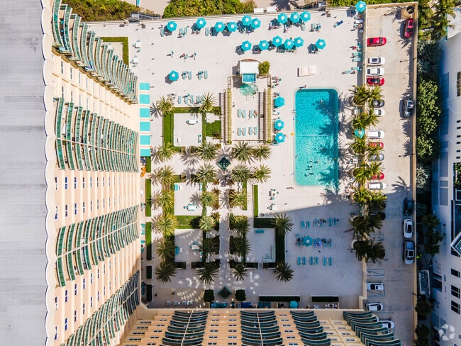 Building Photo - The Wave