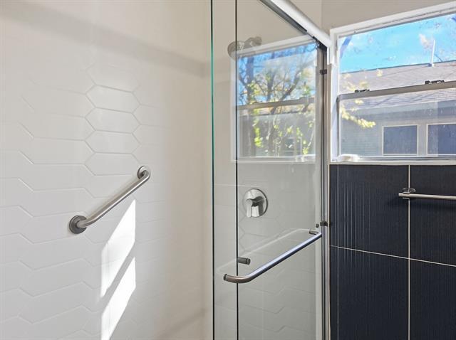 Building Photo - 823 S Beacon St