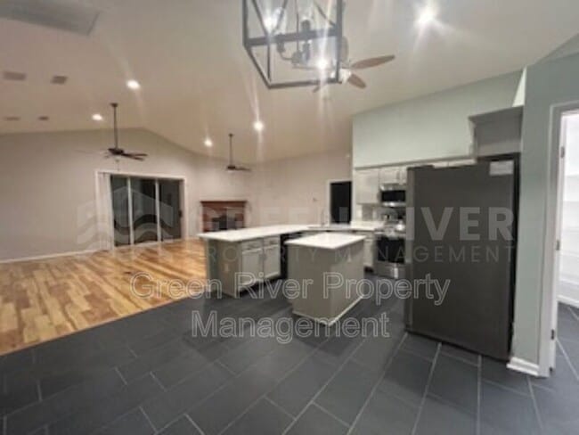 Building Photo - 1559 Lakeway Dr