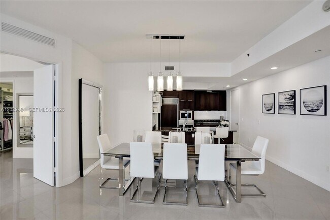 Building Photo - 15901 Collins Ave