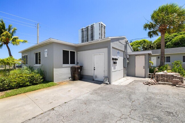 Building Photo - 5715 N Flagler Dr