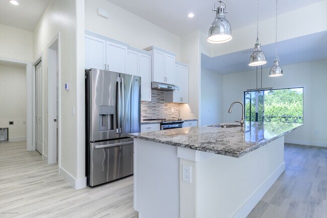 Building Photo - PET FRIENDLY BRAND-NEW LUXURY EXECUTIVE HOME