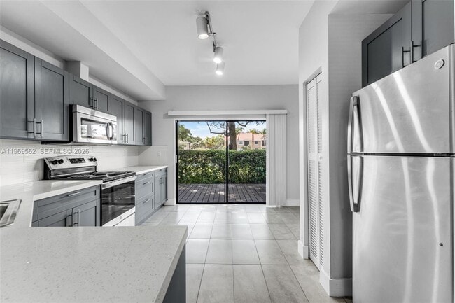 Building Photo - 10450 SW 154th Ct