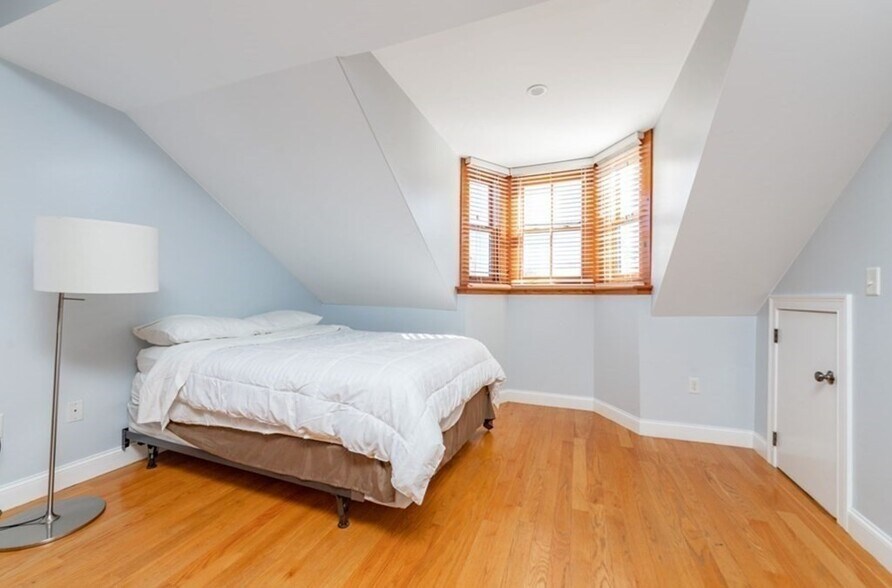Building Photo - 631 Tremont St