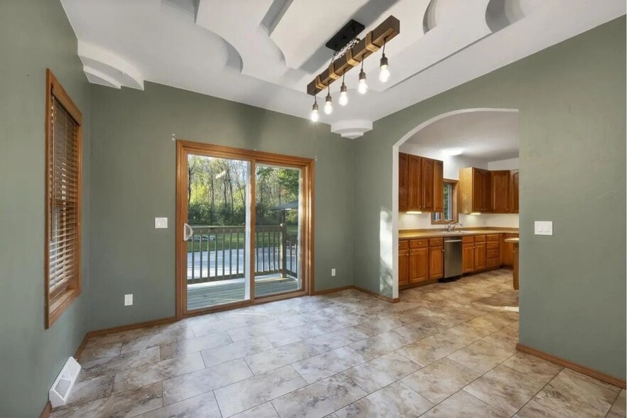 Building Photo - 969 Riverside Dr