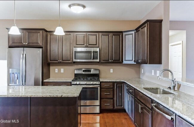 Building Photo - 15 Clarice Ln