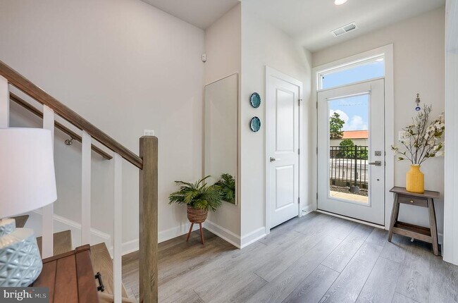 Building Photo - 119 Market Square NW