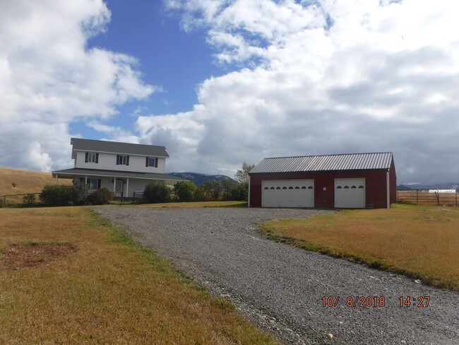 Primary Photo - Gorgeous Home on 20 Acres- Horses Welcome!