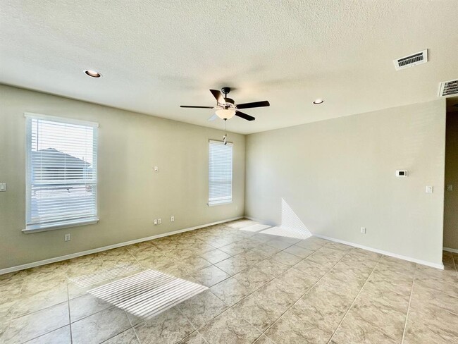 Building Photo - 111 Living Reef Dr