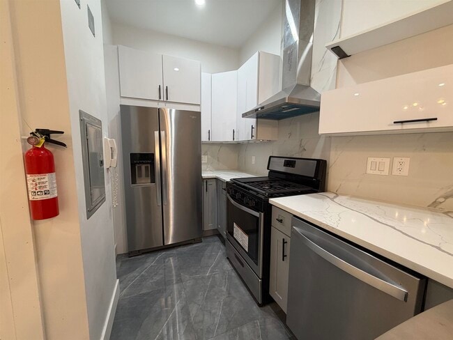 Building Photo - 202 48th St