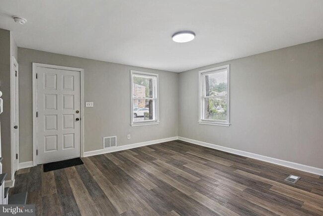 Building Photo - 5107 Laurel Ave