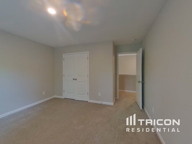 Building Photo - 165 Trailwood Ct