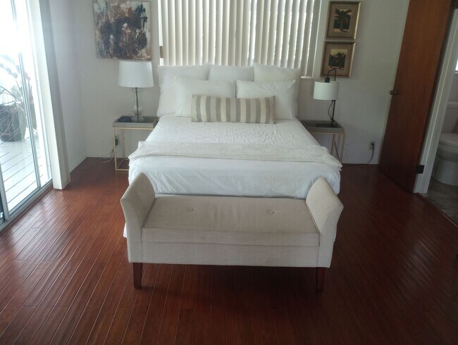 Building Photo - 1bd & 1 1/2 ba Fully Furnished & Move in Ready & all appliances included